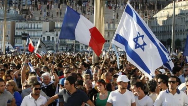 مسؤولو فرنسا يحضون اليهود على عدم المغادرة